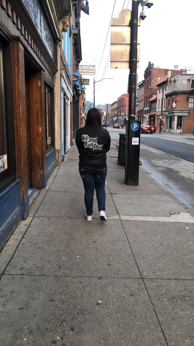 kylee65's tweet photo. Love having a photo shoot in Pittsburgh before the show ❤️❤️#jakemillermerch 
Photocreds: @nauticaaleigh https://t.co/3EGyb1ZDz7