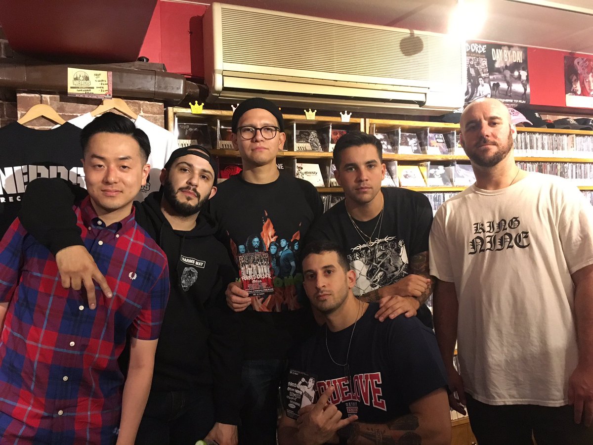nerdsjp's tweet photo. Welcome back to NERDS👍 FORCED ORDER stopped at store🌇Their tour starts thursday🗓
ツアーの始まるFORCED ORDERが来店！日本に着いてすぐに連れてきてくれた @xtakashix THX!! ツアーは木曜から✅ #forcedorder #iflbooking #otushc https://t.co/BwwfB5uTRg