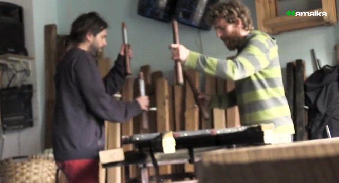 📺 Txalaroa txalaparta jaialdia abian da egunotan Iruñean maiatzaren 19ra arte. Txalapartaren inguruko ikastaroak, hitzaldiak eta kontzertuak eskainiko dituzte astean zehar Sanduzelai eta Juslarrotxako Civivox-etan 📲 hamaika.eus/bideoa/Txalaro…