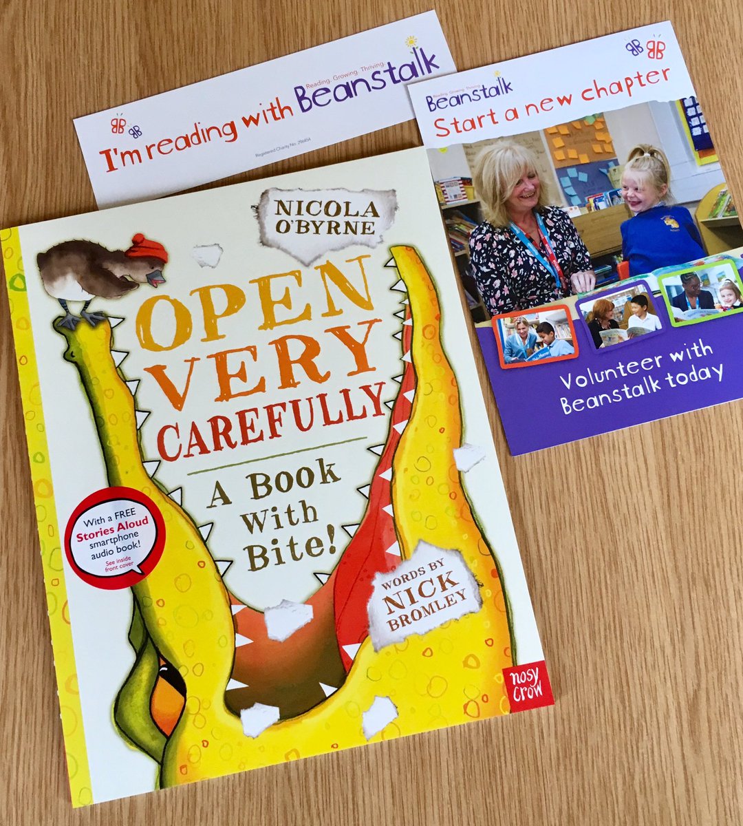 beanstalkreads's tweet photo. A book with bite!! And one guaranteed to intrigue a reluctant reader right from the front cover which is why it's in our #BeanstalkTop40
     💜OPEN VERY CAREFULLY 💜 
@NicolaOByrne1 @NickDBromley  @NosyCrow Do you dare open it?
📚🐊📚 https://t.co/zswgqY47VL