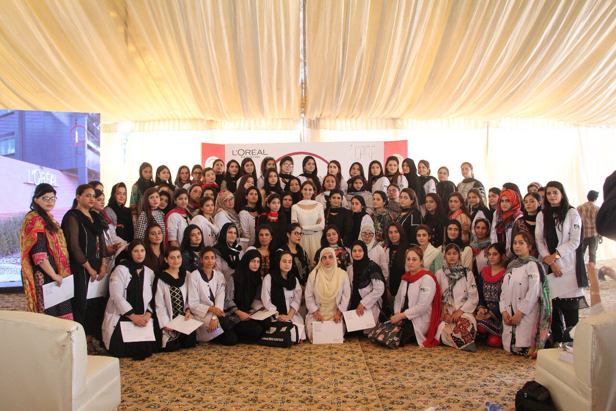 iMehreenSyed's tweet photo. No matter how big or small a family may be, my IFAP and ICARE family means the world to me and I am glad to celebrate International Day Of Families with my girls, so proud of you all!! ❤😘 @icarepk @ifapk 
#InternationalDayOfFamilies https://t.co/xrF7JNYcrc