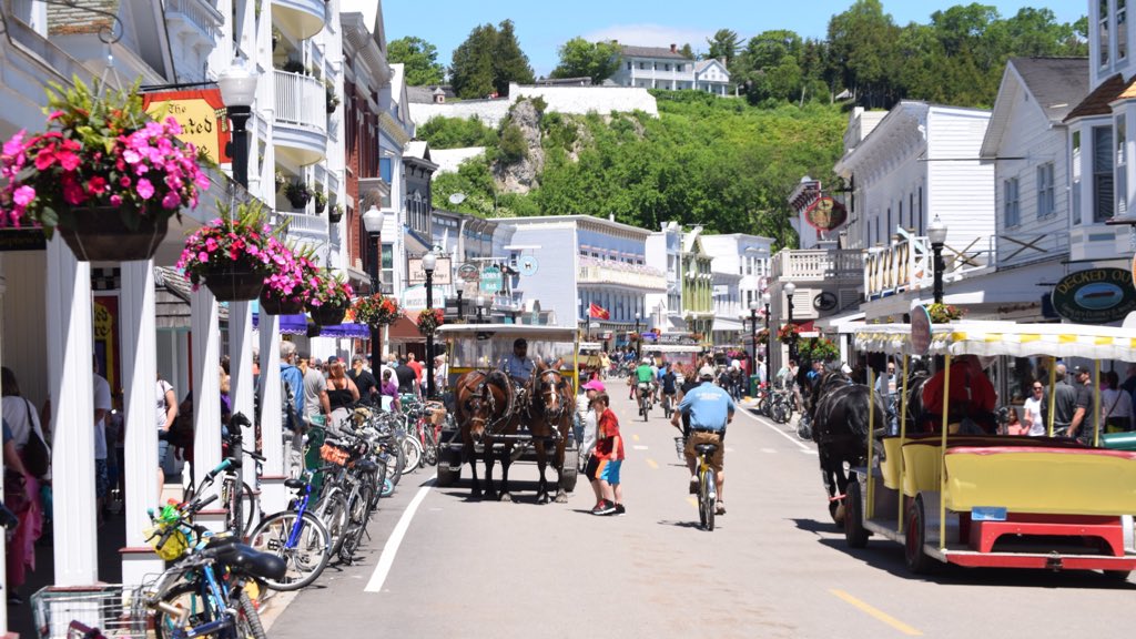 Mackinac Island tweet media