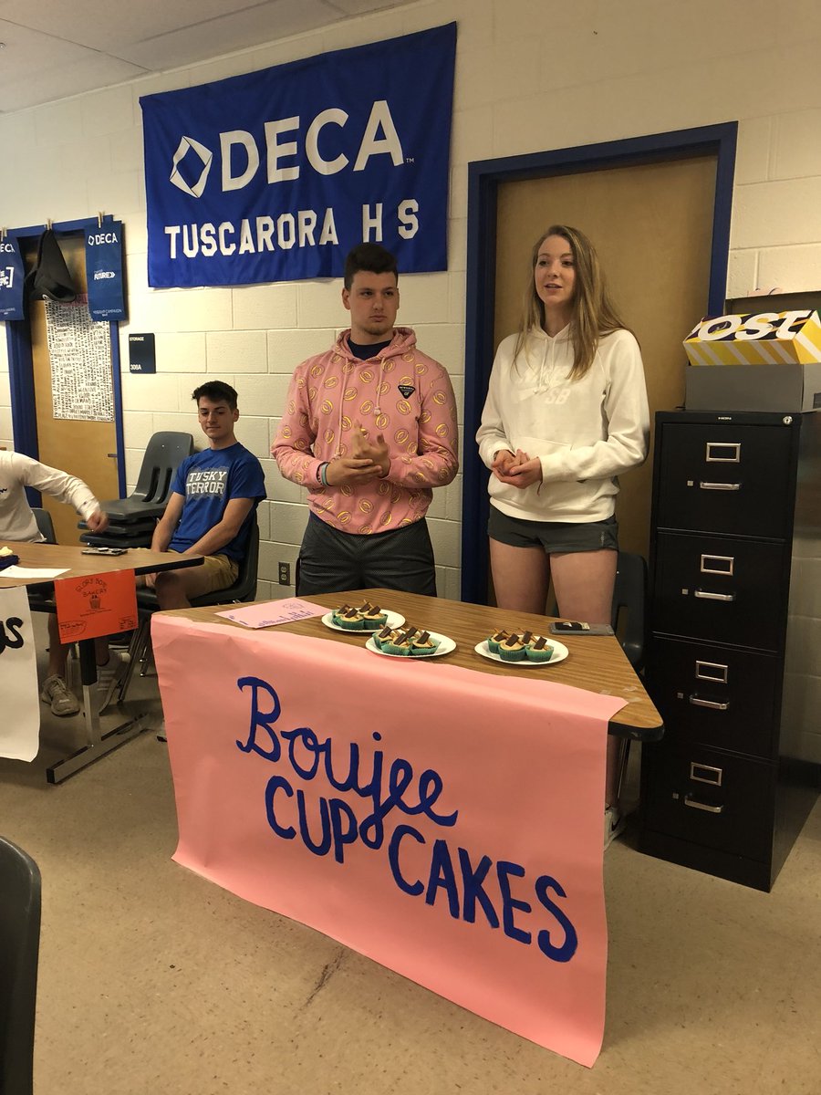 THS_DECA's tweet photo. Successful day @ cupcake wars (featuring your 2018-19 officer team 😝) https://t.co/L9hApDvzMK