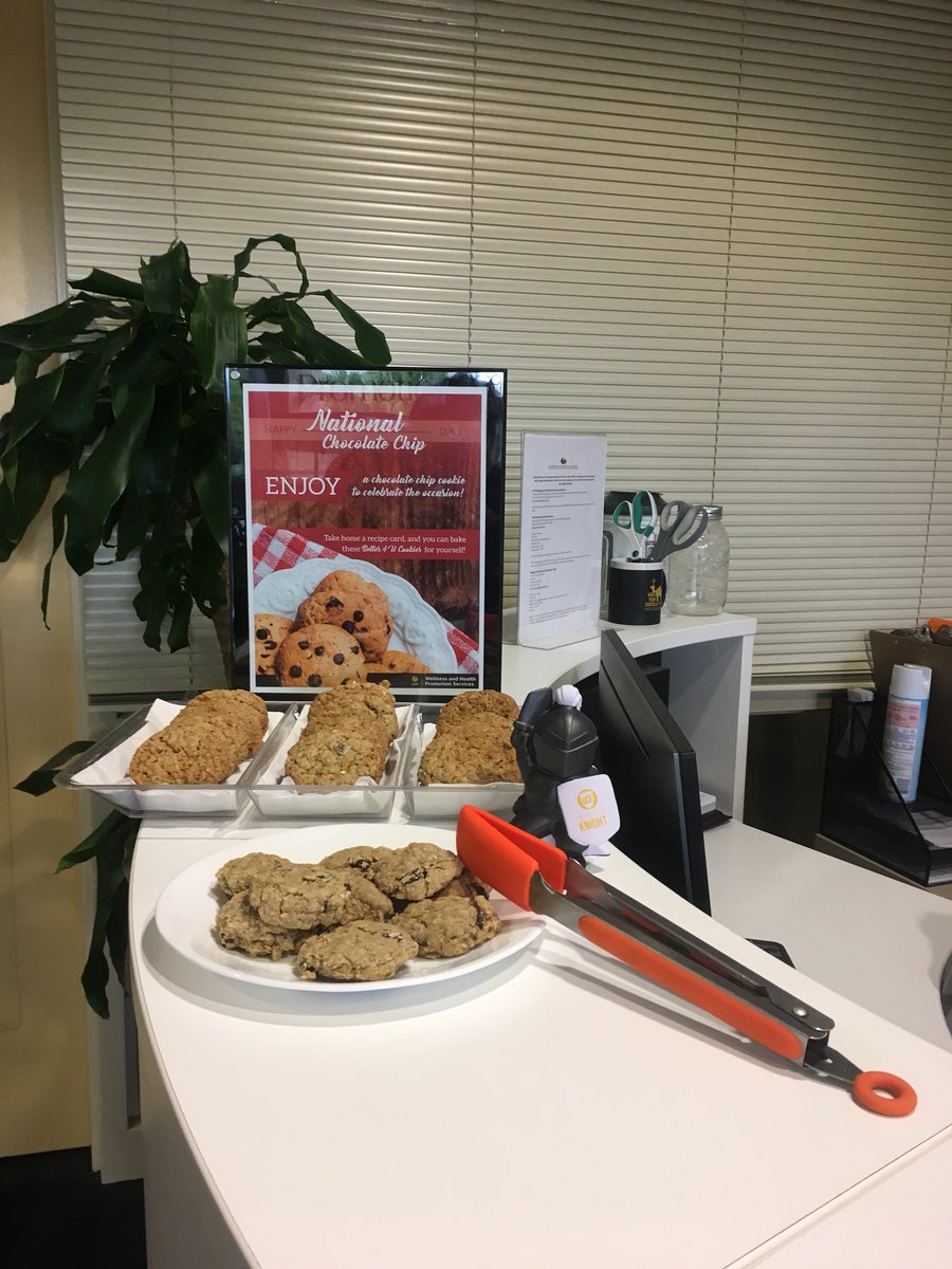 HealthyKnight's tweet image. Happy #NationalChocolateChipDay! Stop by our office for a free #Better4U, healthy chocolate chip cookie made right here at #WHPS!While supplies last 🍪💛 Enjoy! #UCF #welovetofeedourstudents #nutrition #treatyourself