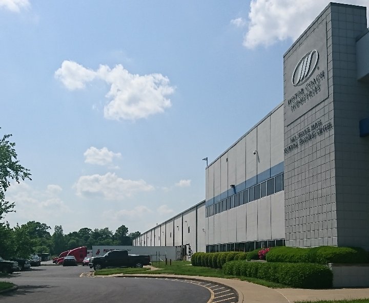 sstransportnd's tweet image. Some beautiful shots sent in from Larry yesterday at MCI in Louisville #truckerviews #truckingviews #truckerlife