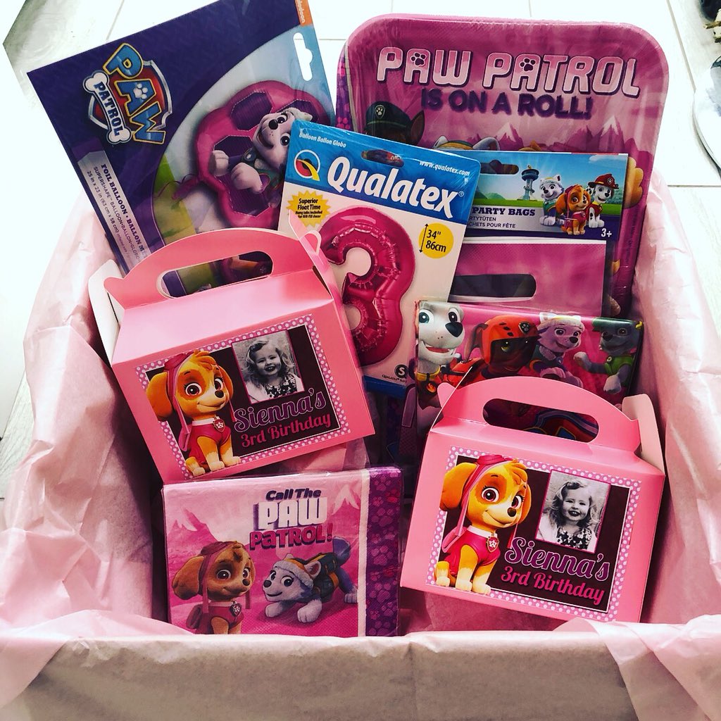 DPartybox's tweet photo. 🎉🎉We are excited to introduce our brand new Party In A Box 🎉 
For hassle free party planning! Available now in many different themes and in quantities of 8, 16 and 24 message us for more details! 🎉🎉partyinspo #partplanning #personalisedparty #dennyspartybox https://t.co/oaiQE4dJ4V