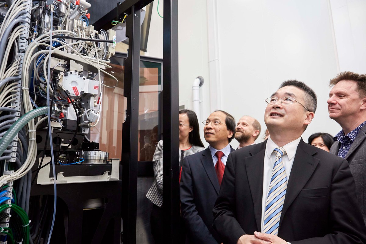UniversityLeeds's tweet photo. Our world-leading research and facilities were shown to #Chinese Embassy Minister Counsellor Sunan Jiang this week. These included the @Astbury_BSL, @LIDA_UK and the Bragg Centre for Materials Research during an official visit https://t.co/0stGf9S0Cy