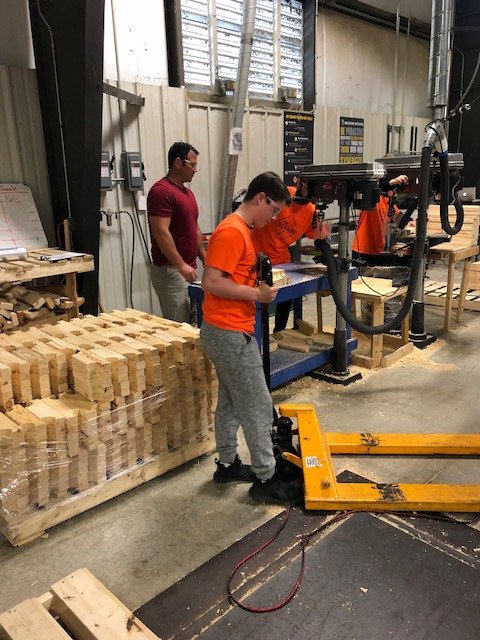 crossing_edu's tweet photo. @crossing_edu students working hard at our satellite campus located within Master Spas in Fort Wayne.

 Now enrolling for 2018-19!
 https://t.co/PrhItNtfJD https://t.co/4z38IQ3wMm