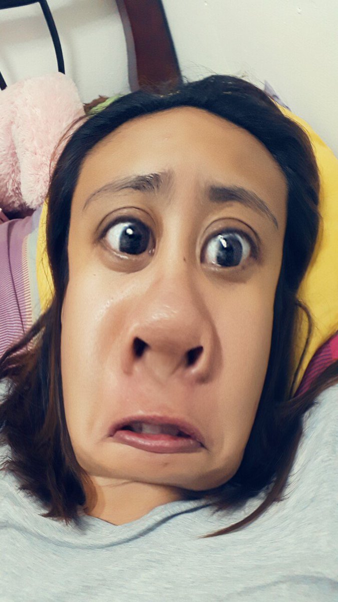 indhaisawi's tweet photo. Snapchat muna bago matulog. 😂 https://t.co/S93LUxTZCR