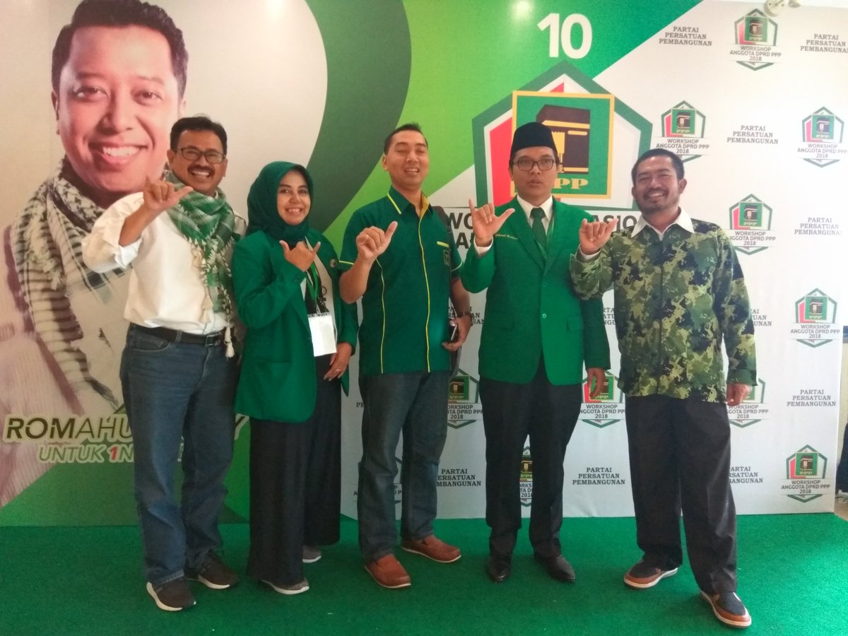 alletheisme's tweet photo. Sepuluh lewat sepuluh. 
Penghujung acara workshop anggota DPRD PPP se Indonesia. 
@DPP_PPP @MRomahurmuziy @pepepsae @KarpetPabrik @ppp_kab @FahmiMa45704518 @nengyuli95 @Assroy1 @arsul_sani @alimanpurnama9 @RINDUJabarJuara https://t.co/aH8CRUhQgn