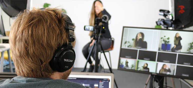 Jouw eigen video in onze studio! Ook een keer langskomen op onze videodag? Schrijf je in voor onze nieuwsbrief en we houden je op de hoogte: buff.ly/2IGZqFO