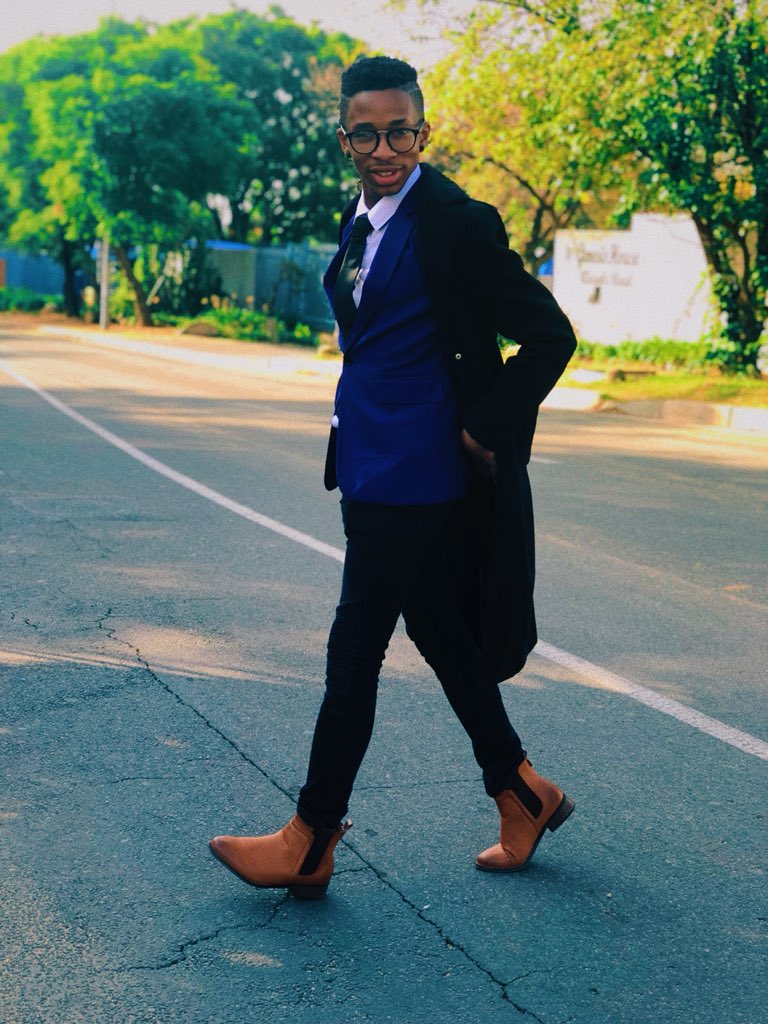 lasizwe's tweet photo. Why did Lasizwe cross the road? 🤔👀 https://t.co/sXHtwXZU7O