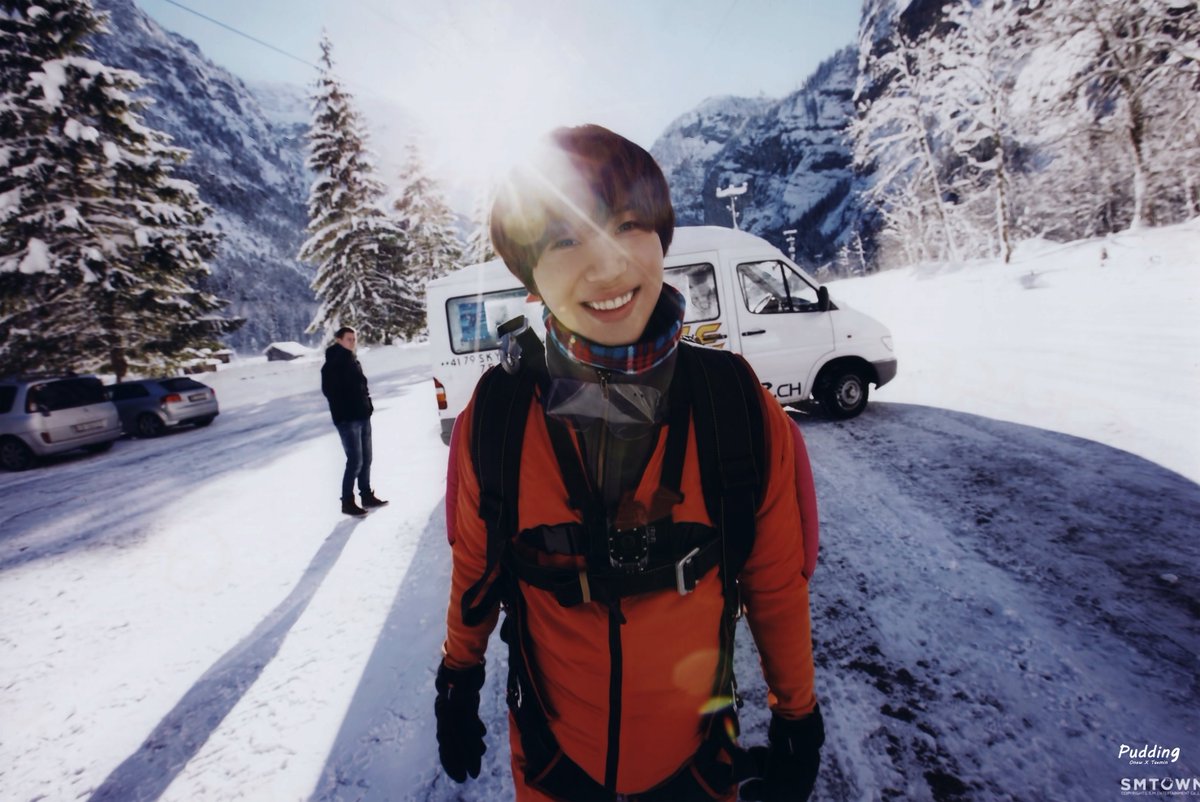 샤이니의 어느 멋진날 Photo scan. https://imgur.com/a/W2N2wif #태민 #TAEMINترجمة المنشور