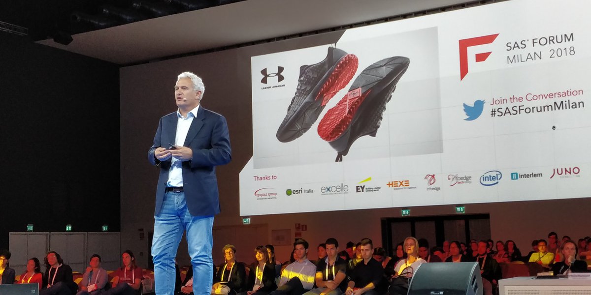 Forma_Mentis's tweet photo. Emanuel Arnaboldi, Country leader di @AutodeskItalia a #FMIA2018: il generative design cambia il paradigma della progettazione (il software aiuta a risolvere problemi) e della produzione (es. stampa 3D...). https://t.co/M4jOvamYsq