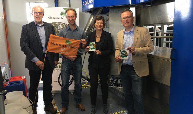 Glasvezel in het buitengebied is noodzaak HOUTEN Tijdens de Open boerderijendag op Hemelvaartsdag werd het weer overduidelijk: snel internet in het buitengebied is een basisbehoefte. Maar of het er ook echt gaat komen is... twib.in/l/Mxxq5npgkKjz