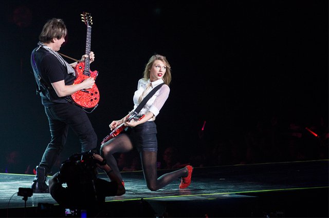 taymblr's tweet photo. I MISS HER LIKE CRAZY please come back :( #redtourJKT #reptourJKT https://t.co/1oMzxf6qKO