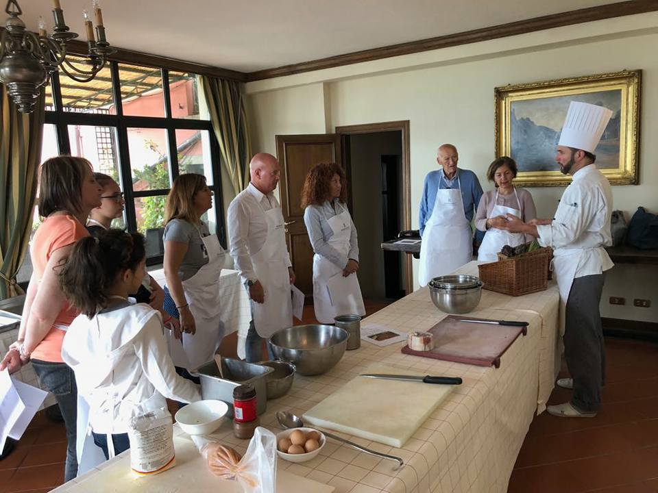 RenTuscany's tweet photo. #cookingclass #educational grazie al nostro #chefAlessandro #amazingweekend #renhotels #rdiscovery https://t.co/XHf9q3hVzp