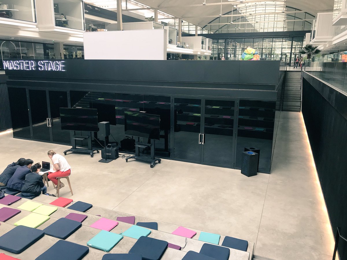 BerthierXavier's tweet image. 2ème journée à #Paris pour présenter @MyBloggersFR avec en bonus la visite de #STATIONF. Merci @heawen_fr c’est complètement fou comme lieu !