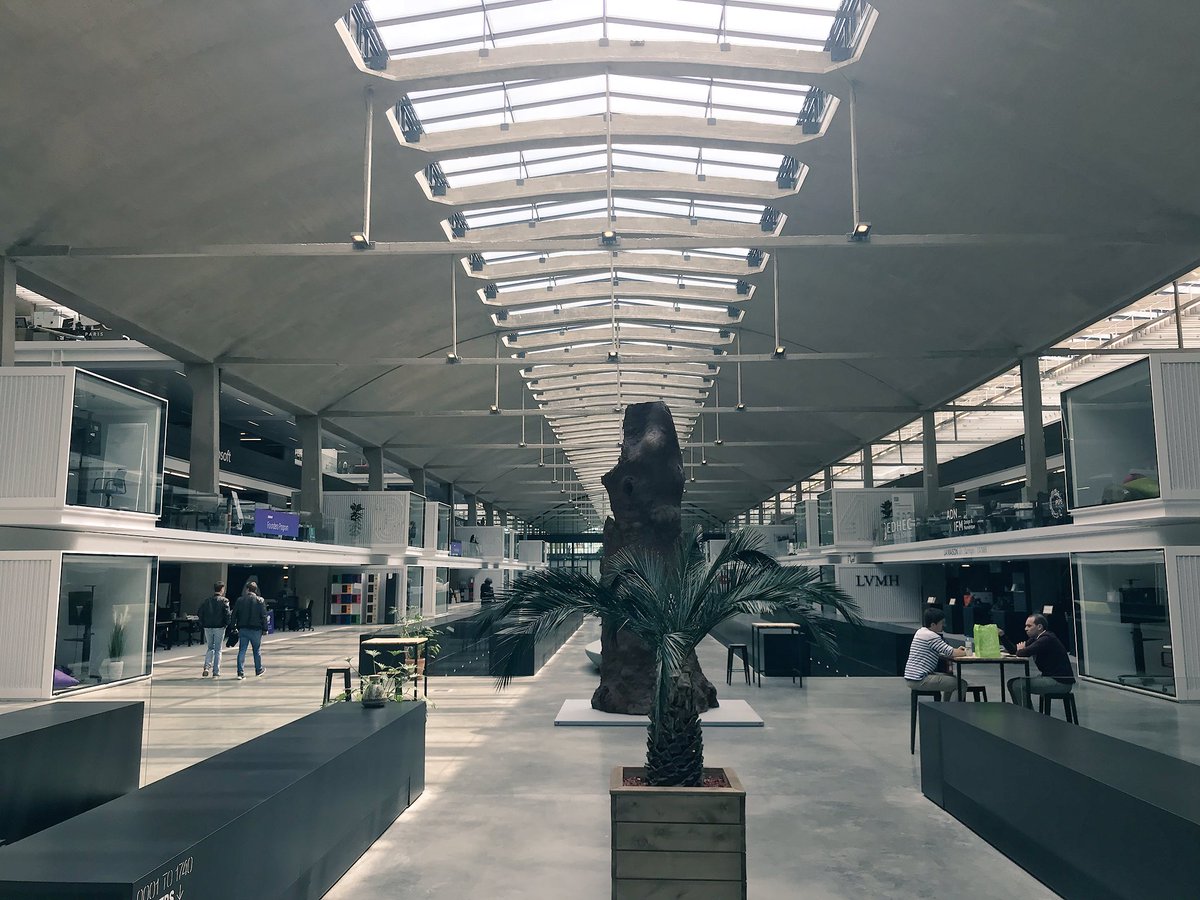 BerthierXavier's tweet image. 2ème journée à #Paris pour présenter @MyBloggersFR avec en bonus la visite de #STATIONF. Merci @heawen_fr c’est complètement fou comme lieu !