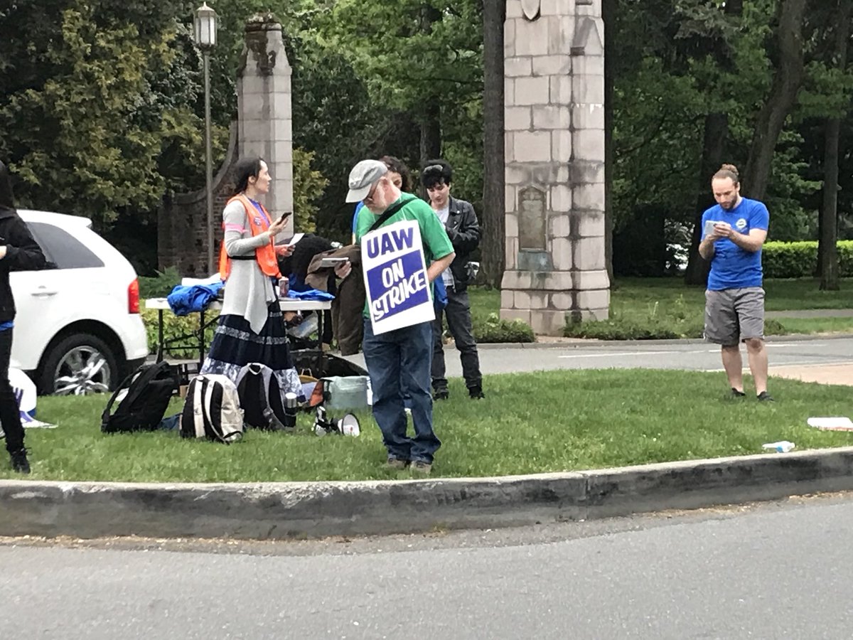 CMPedroOlguin's tweet photo. I’m standing in solidarity with #UWStrike and #UAW4121 These workers work tirelessly to help educate the next generation! They deserve dignity and respect! https://t.co/KQziWIQck1