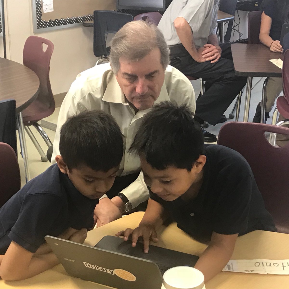 aacpsmccurdy's tweet image. Thanks to #Rotary Club of Parole for their donation of tablets to @THES_2ndGrade @TylerHeights #STEM #21stCenturyEducationFoundation #AACPSAwesome