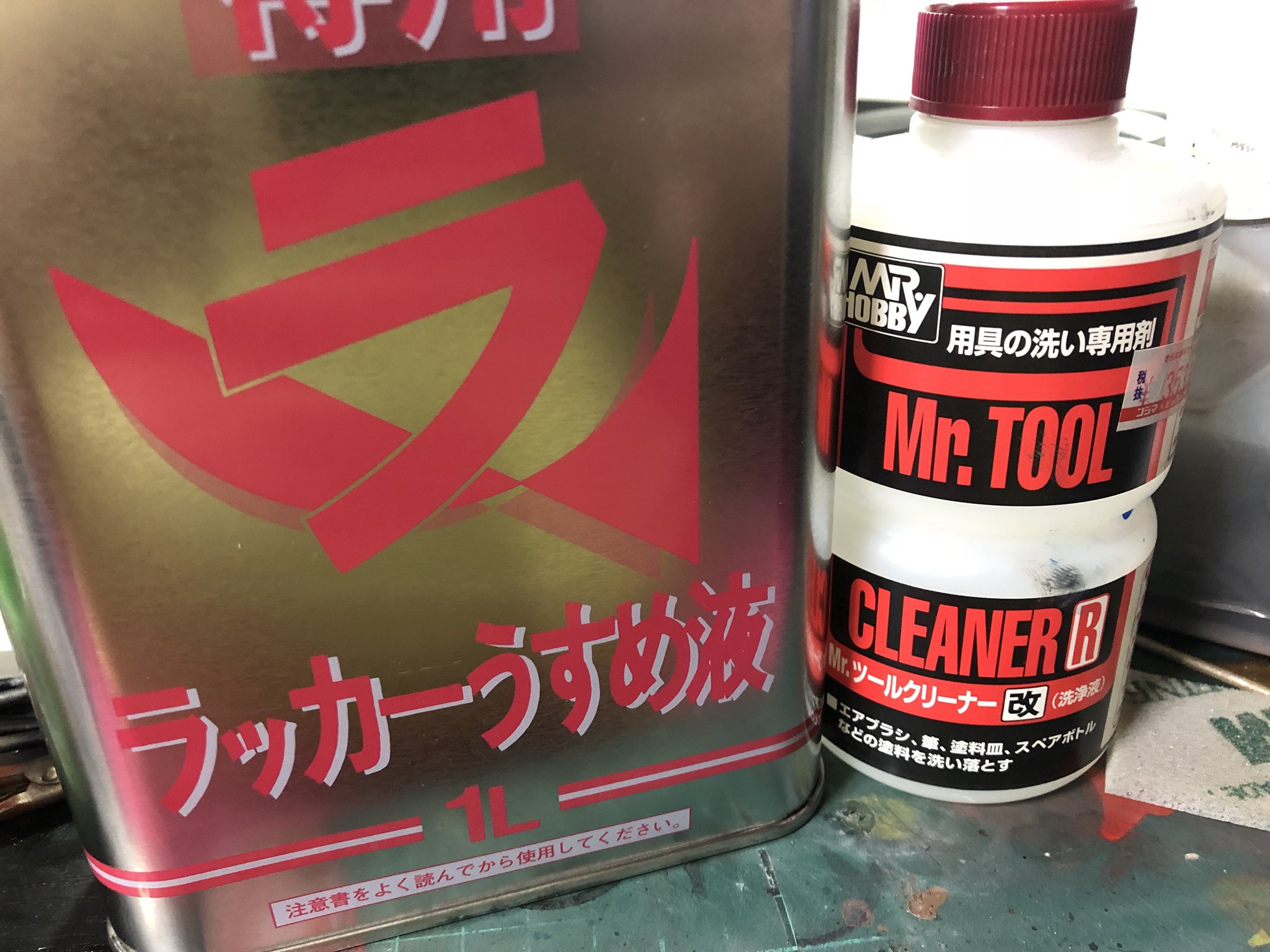 たくちゃん元帥 またまた100均ダイソーでいいものみつけました マニキュア落としの道具みたいで中にマニキュア落としの液 が染み込んでいるスポンジが入ってるんですがその中にラッカー薄め液またはツールウォッシュを入れると簡単にパーツのつかみ手を綺麗