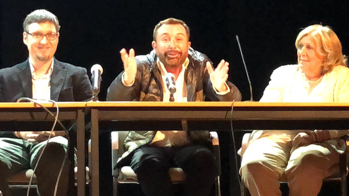 angelacanalla's tweet photo. Ayer tuve el gusto de escuchar a grandes #periodistas  ,@Paradadecine ,como uno de los ponentes de la conferencia,#ConsueloAlvarezdeToledo etc , bravo #institutoestudiosBercianos por estos periodistas que dan a conocer su tierra desde los medios 🙌😍 #unacalle en #Ponferrada ya https://t.co/5965ztZoKH