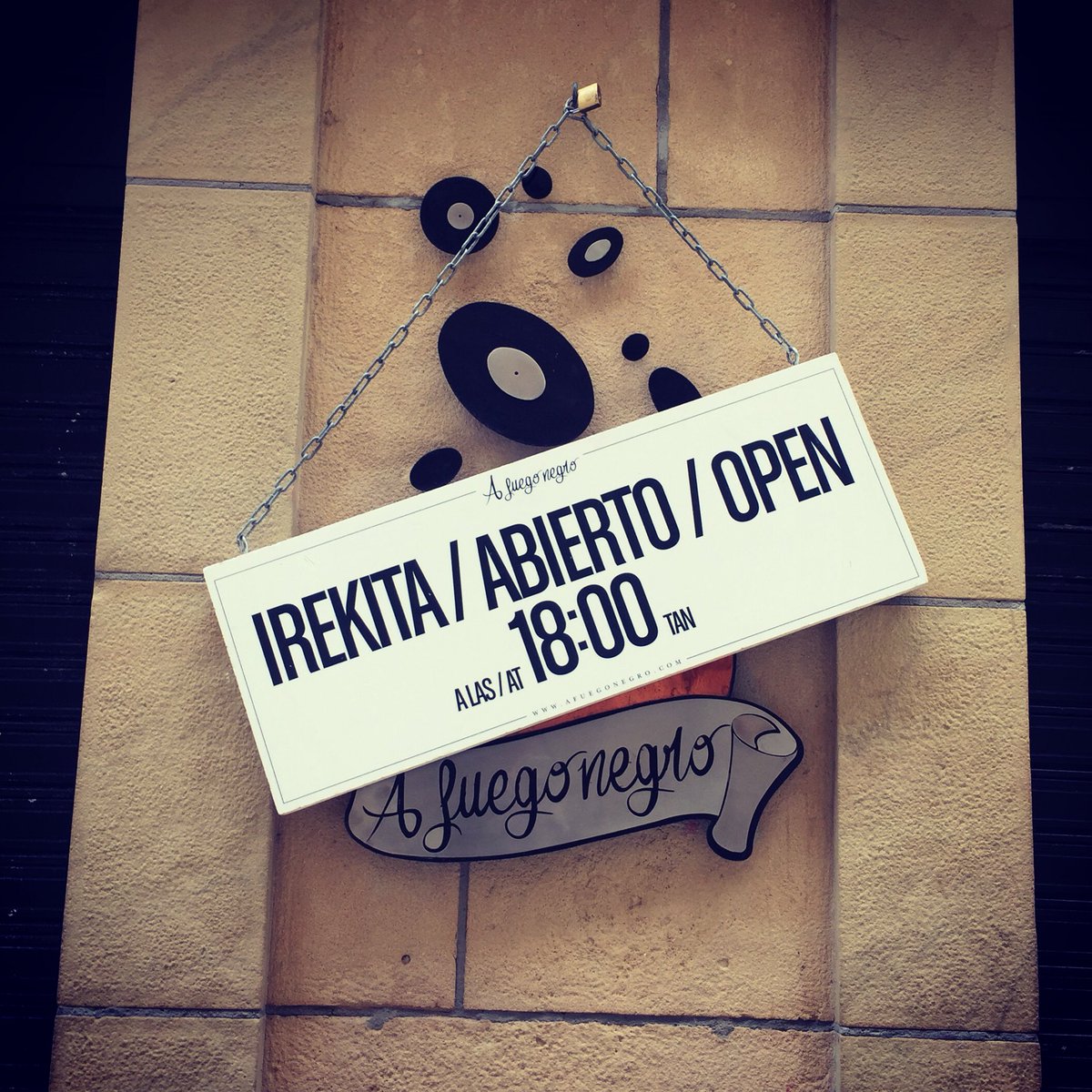 Irekita 18:00 tan (Open at 6pm) sansebastianpintxobars.com/pintxo-bars/a-…