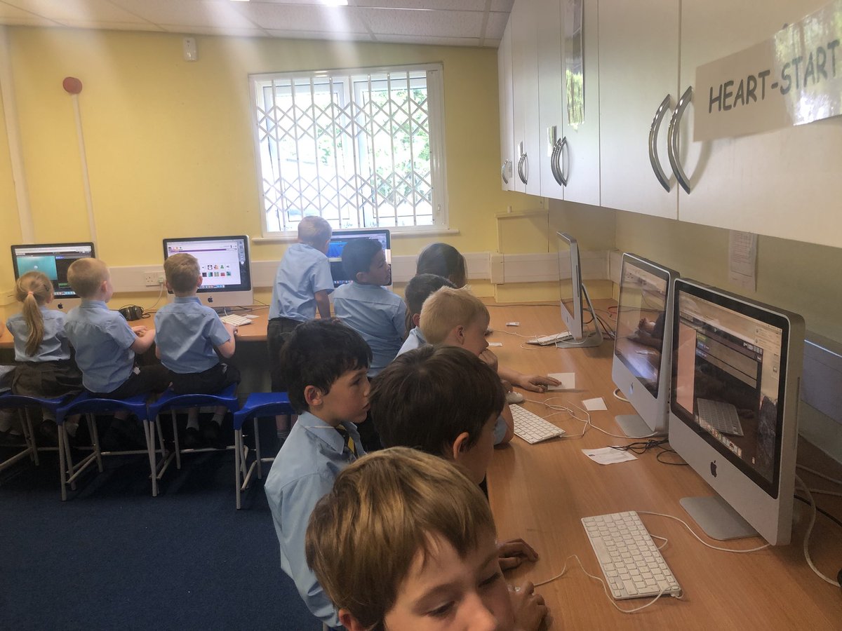 StMarysCE's tweet photo. Year 2 have been learning to code this afternoon. What a great time they’ve had! https://t.co/vzOZEOWdMn