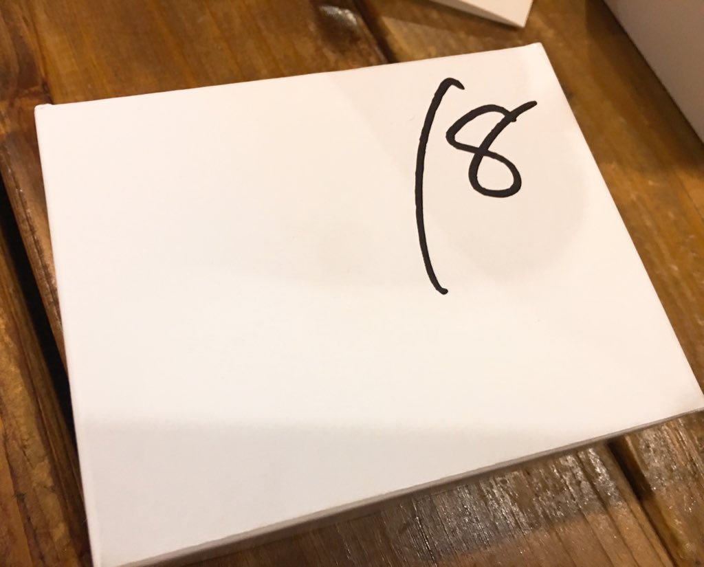 翔 Na Twitteru 18 はじゃんけんを10回行う超シンプルなルールなんだけど 使っていい指が全部で18本だけ なら5本 なら2本スティックを失うがグーは1本も使わない 勝てば1点獲得できて あいこは無得点 6回戦と10回戦のみ2点入る これだけの制限なん