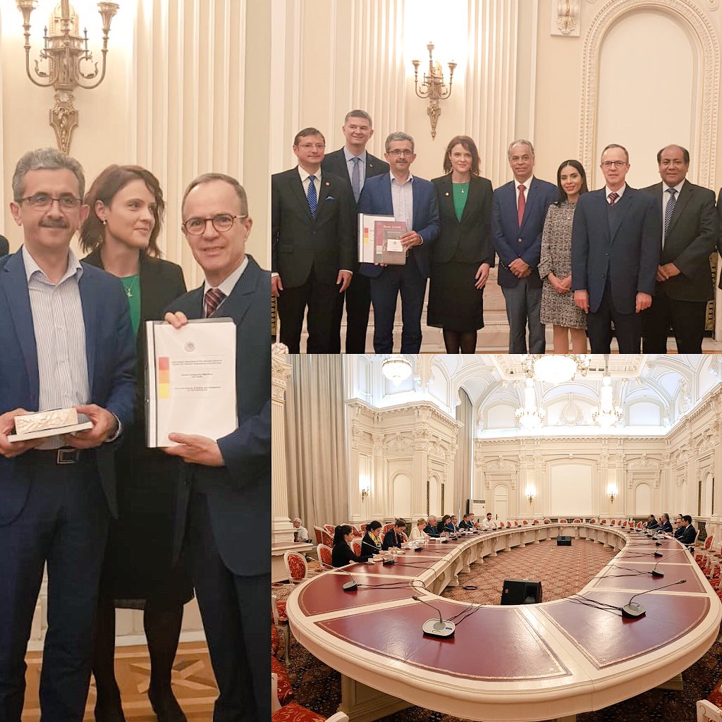 EmbaMexRum's tweet photo. Pte #ComPolExt @VictorGiorgana @Mx_Diputados, acompañado por Emb @ordorica_g productiva reunión
#MesaDirectiva #GrupoRumanoUIP #DiálogoInterparlamentario #EleccionesMx2018 #Compact #ForMigration #CartaDerechosDeberes #Ciudadanos https://t.co/PuiLygHXa3