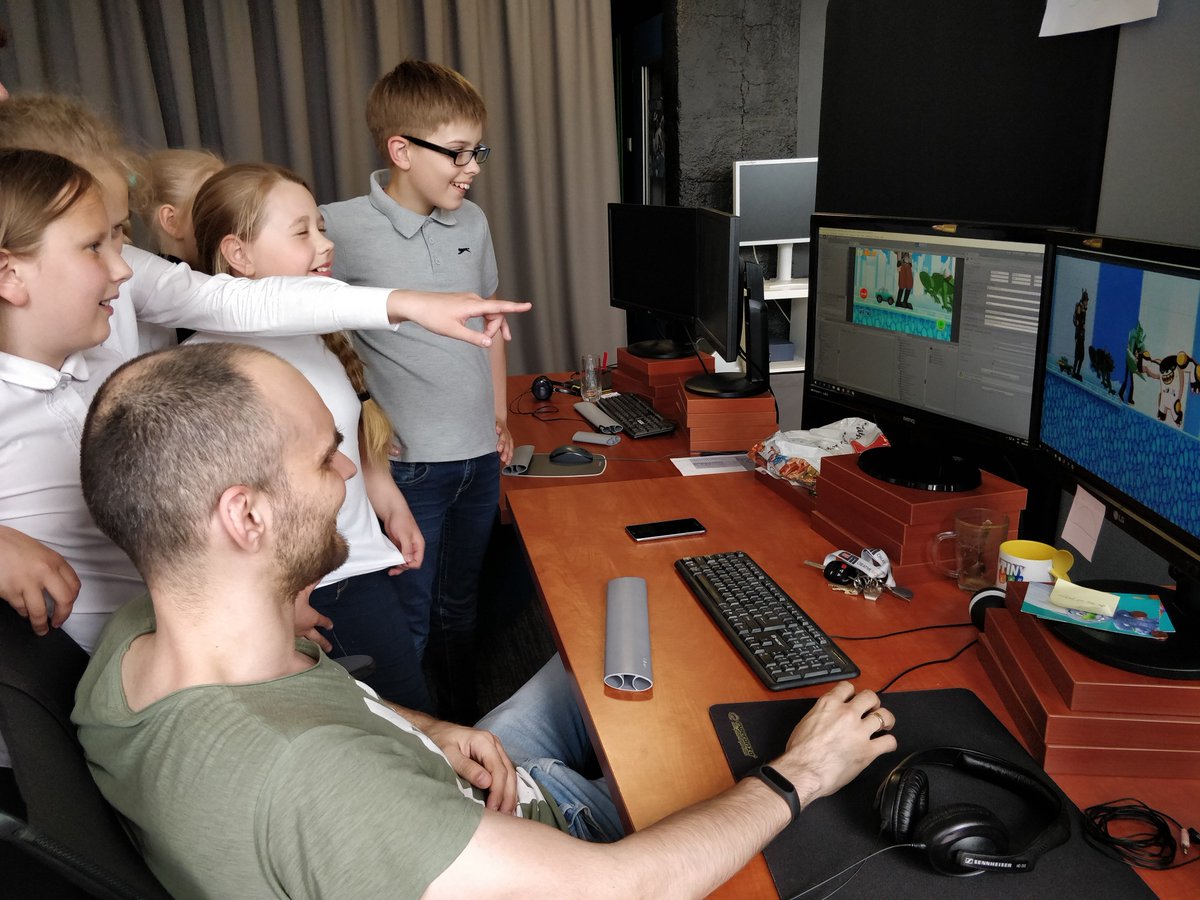 TinyLabKids's tweet photo. We had kids in office! It was so fun to play together 👦 👧 🎮 https://t.co/p0AO96rrmt