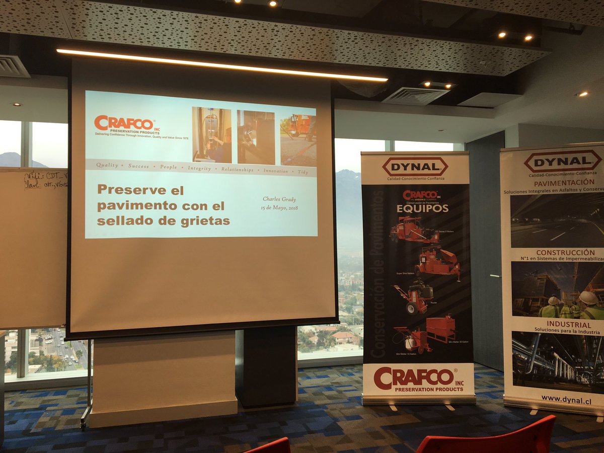 cfonsecai's tweet photo. Hoy aprendiendo más a fondo temas de "Sellados Lineales", conservación y mantenimiento de pavimentos Charles Grady #Crafco #Dynal @patriciairrgang https://t.co/tyjrZA56ya
