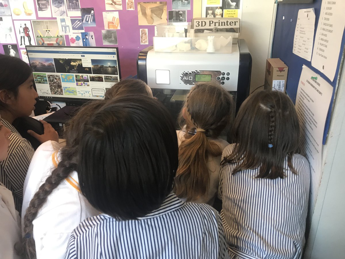 CroydonHighJnrs's tweet image. Year 3 are fascinated by watching the 3D printer in action as they approach the design phase of their solution to the housing crisis. #technologyweek #everygirleveryday