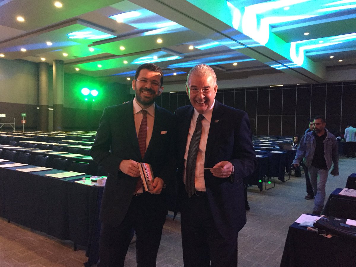 MarioGarciaVazq's tweet photo. @thepsironi con @jesus_bush listos para arrancar el #SimposiumIMEF @IMEF_CDMX @IMEF_ITAM @ibm_mx @IBMFinTech #FinTech #digitization https://t.co/OEpWIktCFg