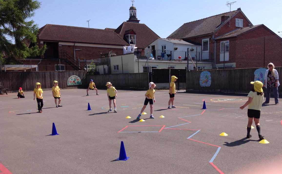 IndigoClass's tweet photo. Y2 rounders in the sun! https://t.co/EsHGqzyclg