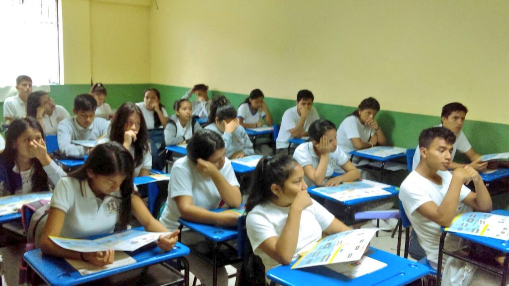 CneZamoraCh's tweet photo. Hoy se capacita sobre el #ABCDemocraciaEC a 30 estudiantes de la unidad educativa "San Francisco" del cantón Zamora. Seguimos fomentando valores cívicos en los jóvenes. https://t.co/tp6t96CmLg