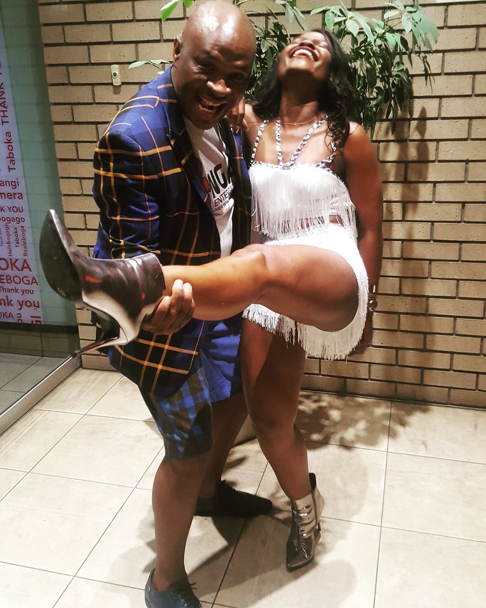 HelemPro's tweet photo. #throwbackpic #Botswana @drmalinga & @mpumi_somandla #Lingas #helem 🔥🔥🙌🏽🙌🏽 https://t.co/nSUtxylf1Q