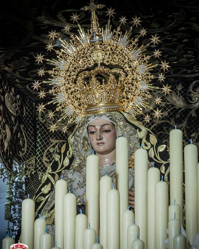 MES DE MAYO, MES DE MARÍA.
FLORES PARA LA VIRGEN.

Día 15: Pedir a Jesús por la fidelidad al cumplimiento del deber.

Venid y vamos todos 
con flores a porfía 
con flores a María 
que Madre nuestra es.

Foto: Hdad. de la Soledad.

#SoledadAlcaládelRío 
#StabatMaterDolorosa