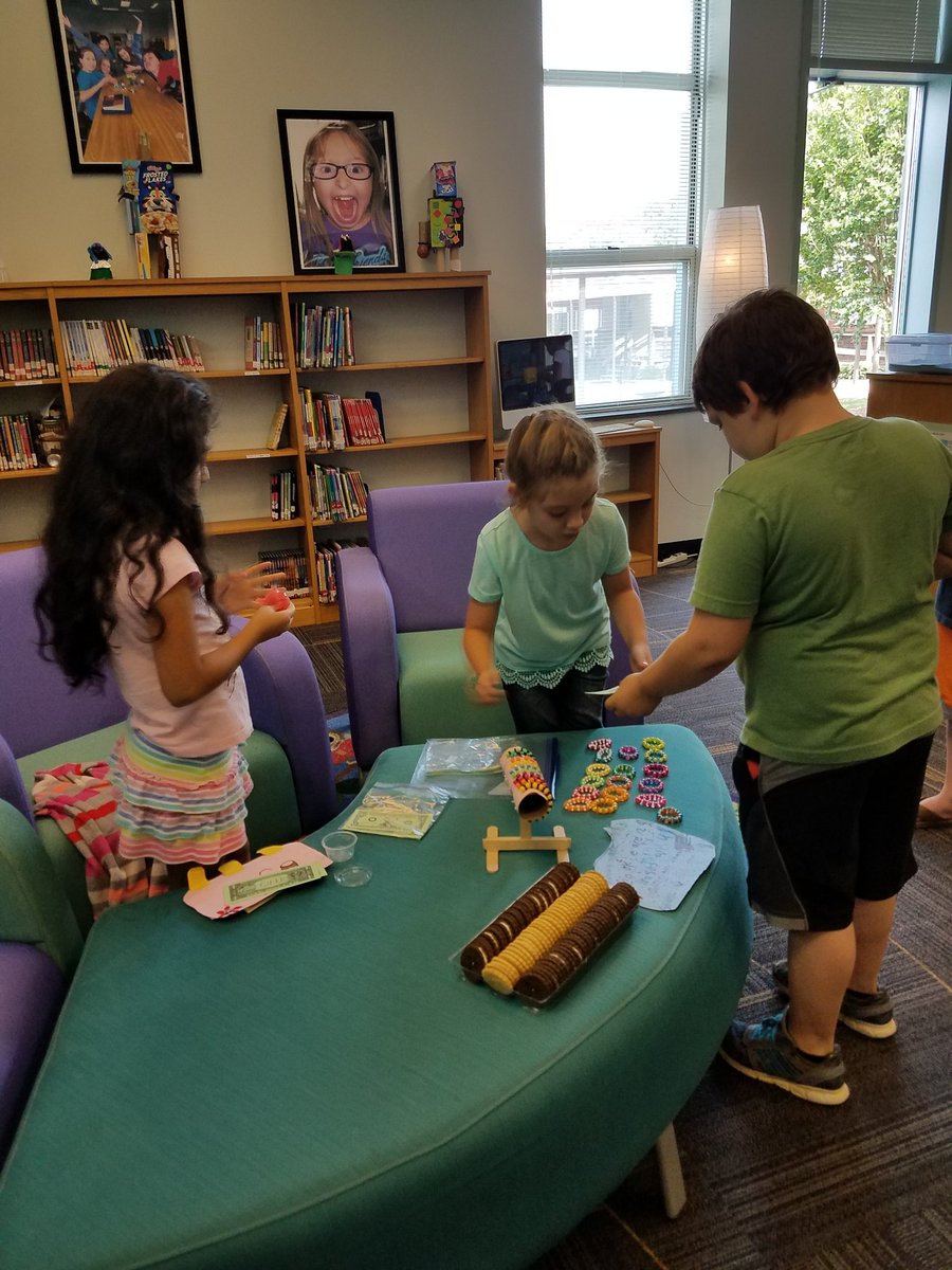 eeswright's tweet photo. EES has market day in second grade! Love our entrepreneurs! #marketday #secondgrade #fun @EESwiseowls https://t.co/vzVaNBal6W