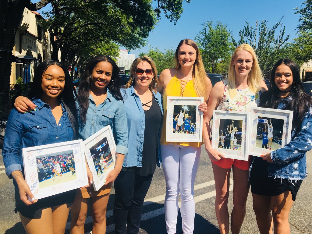 CoachAmie5's tweet photo. Excited to see where these @SMUWBB alums will be next on their journey! Thankful that our paths crossed! A lot to celebrate! Enjoy your week and please keep in touch! ❤️💙🎓 #MultipleDegrees #MultiTalented #MustangFamily https://t.co/UW5gZ0CvNP