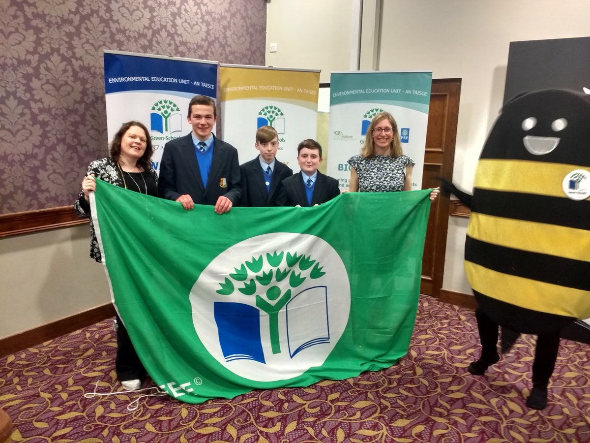 GSsummerhill's tweet photo. @cicsummerhill @GreenSchoolsIre Our green flag! together as a team we can keep Summerhill clean and green. Well done 👍🙌 https://t.co/NpuSr7JvFL