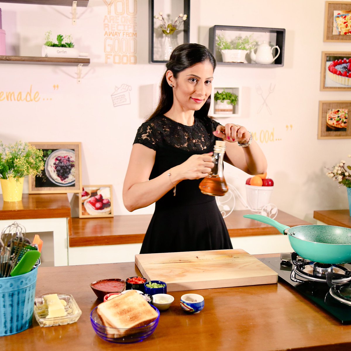 MeghnaFoodMagic's tweet photo. Now impress someone at a party; talk about these unknown facts about olive oil. Check out the blog. 💋💋💋 Love M. #MeghnaPedia #foodblog #oliveoil #didyouknow #funfacts #food #ChefMeghna
https://t.co/5LY0hAqGhZ https://t.co/PSNABkViCo
