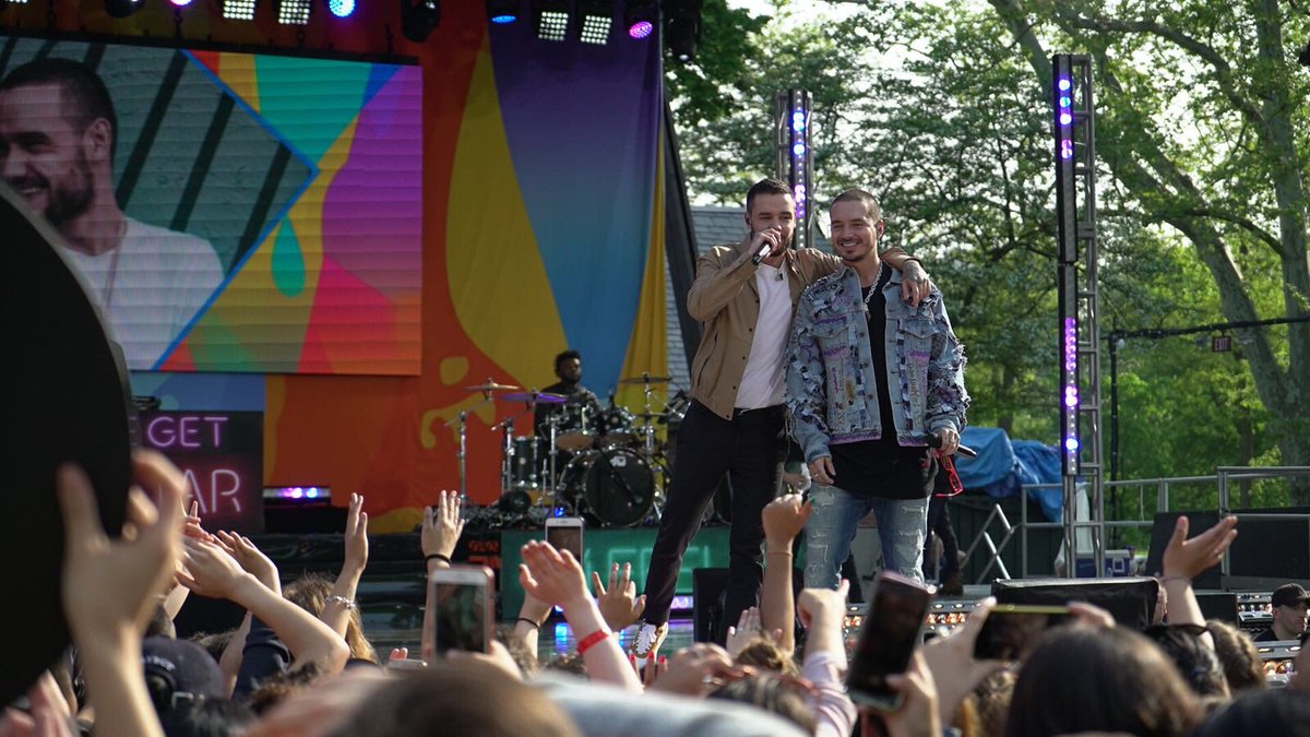 LiamPayne's tweet photo. Good Morning America! Thanks for having us 🙏🏼 @GMA @JBALVIN #LIAMonGMA #JBALVINonGMA https://t.co/svZ6W8NKlI