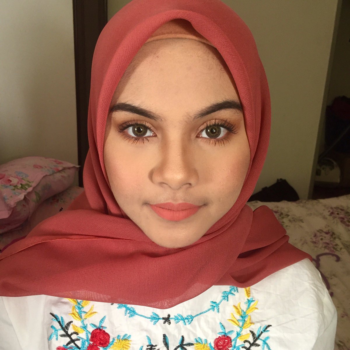LeaIsmail_'s tweet photo. Hi errrrvvwannn 💕💕
I’m doing makeup service for any events n occasions. Any inquiries just dm me kay ❤️ rates murr murr only 😍
Whatsapp 0179276796
#dinner #wedding #nikah #reception #makeup #makeupartist #muamalaysia #dinnermakeup #motd #makeupartistmurah #makandam https://t.co/UuCdUadv1A