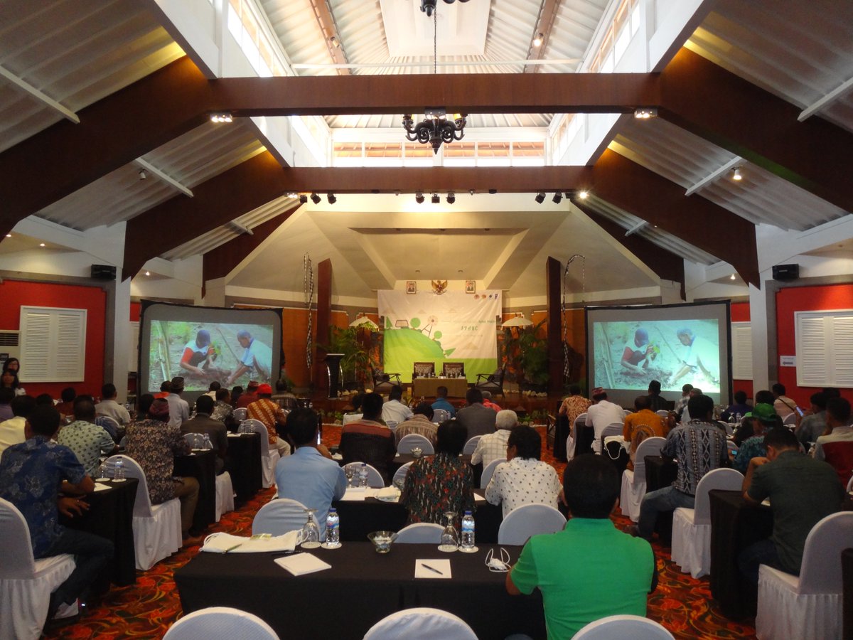 ProKlim_KLHK's tweet image. Malam Sahabat ProKlim 🙌

Rangkaian acara di hari pertama Pelatihan Peningkatan Kapasitas Kemas (Kelompok Masyarakat) ProKlim Provinsi Nusa Tenggara Timur telah usai 👌

#pelatihan
#kemas
#proklim