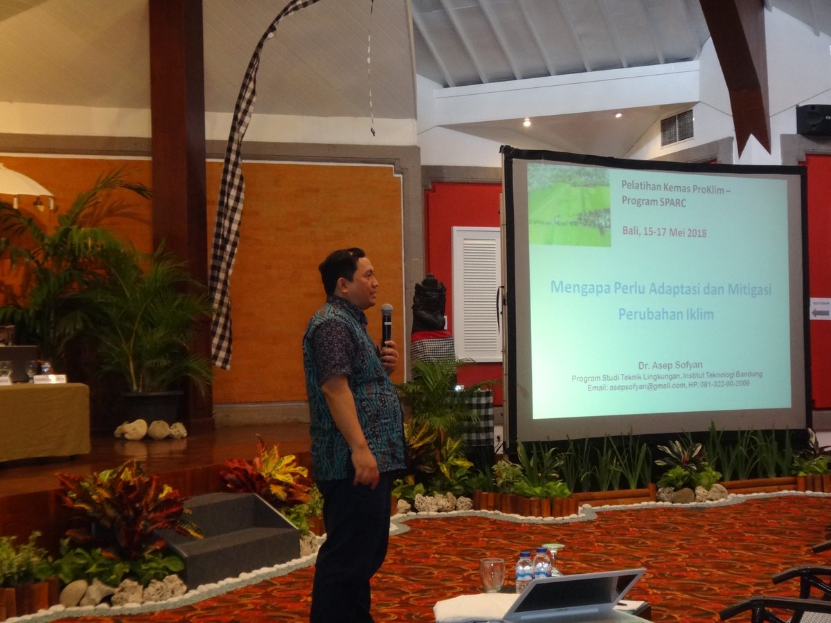 ProKlim_KLHK's tweet image. Malam Sahabat ProKlim 🙌

Rangkaian acara di hari pertama Pelatihan Peningkatan Kapasitas Kemas (Kelompok Masyarakat) ProKlim Provinsi Nusa Tenggara Timur telah usai 👌

#pelatihan
#kemas
#proklim