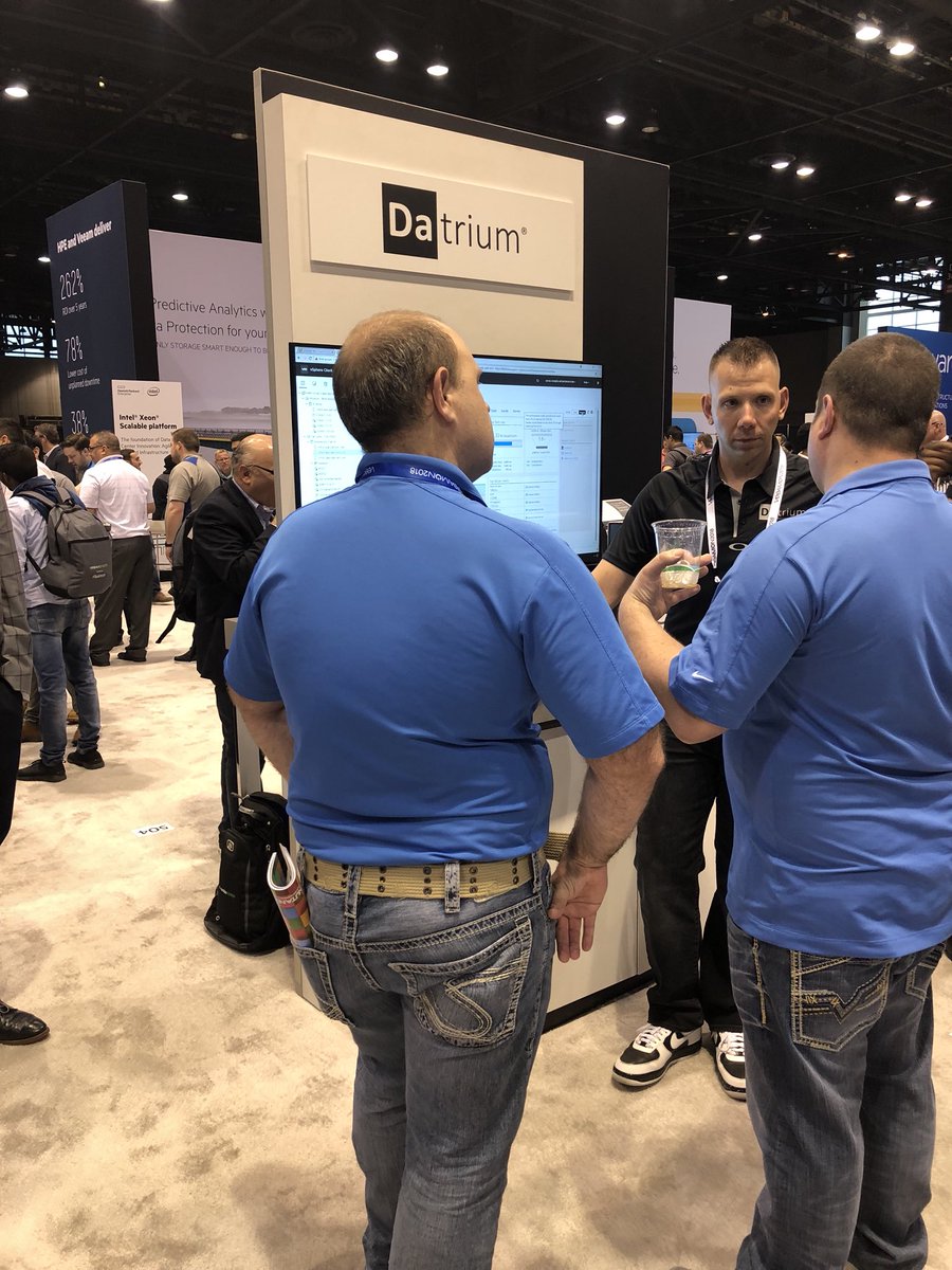 ClintWyckoff's tweet image. Ready to rock day 2 of @VeeamON in Chicago! Stop by booth 503. #Datrium #OCI