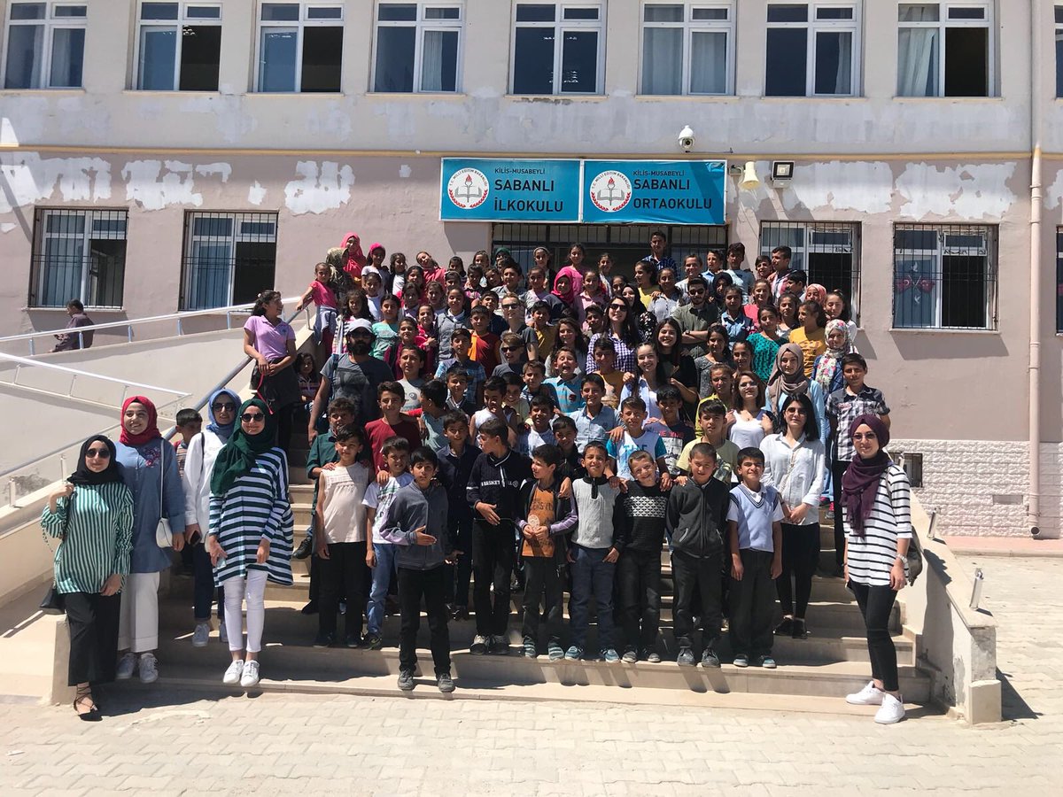 Ahbap_Gaziantep's tweet photo. Kilise bağlı bir köy okulu olan Sabanlı İlkokulunda pizza şenliği gerçekleştirdik 😊

Sponsor olan @DominosTR teşekkür ederiz 😊
@haluk_levent @ahbapplatformu @Ahbap_Insanlik https://t.co/RICAJPHplW