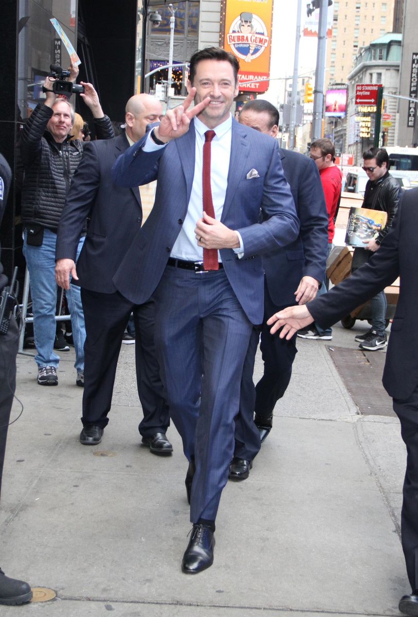 HughJackMania's tweet photo. #HughJackman arrives for the “Good Morning America” show in New York City https://t.co/0v4migiYKJ